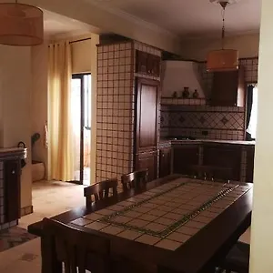 cozy-apartment-in-city-center.albaniahotels.org/